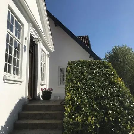 Lehnshøj Bed & Breakfast 3*